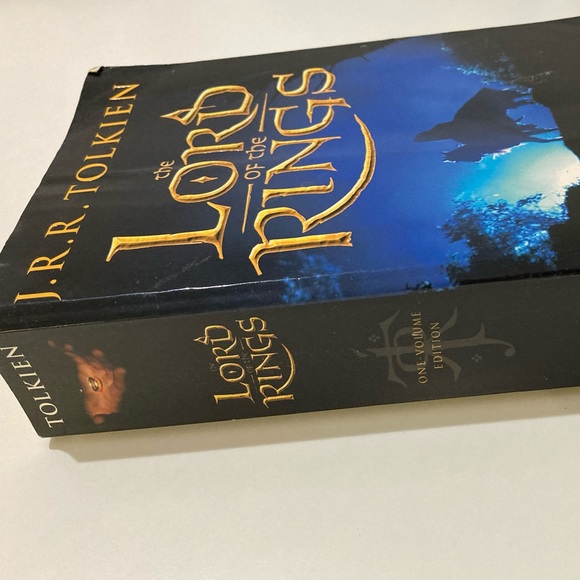 Lord of the Rings book by J.R.R. Tolkien - Picture 2 of 4